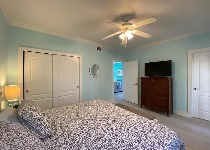 Apartment Purple Parrot 12ad By Pkrm Pensacola